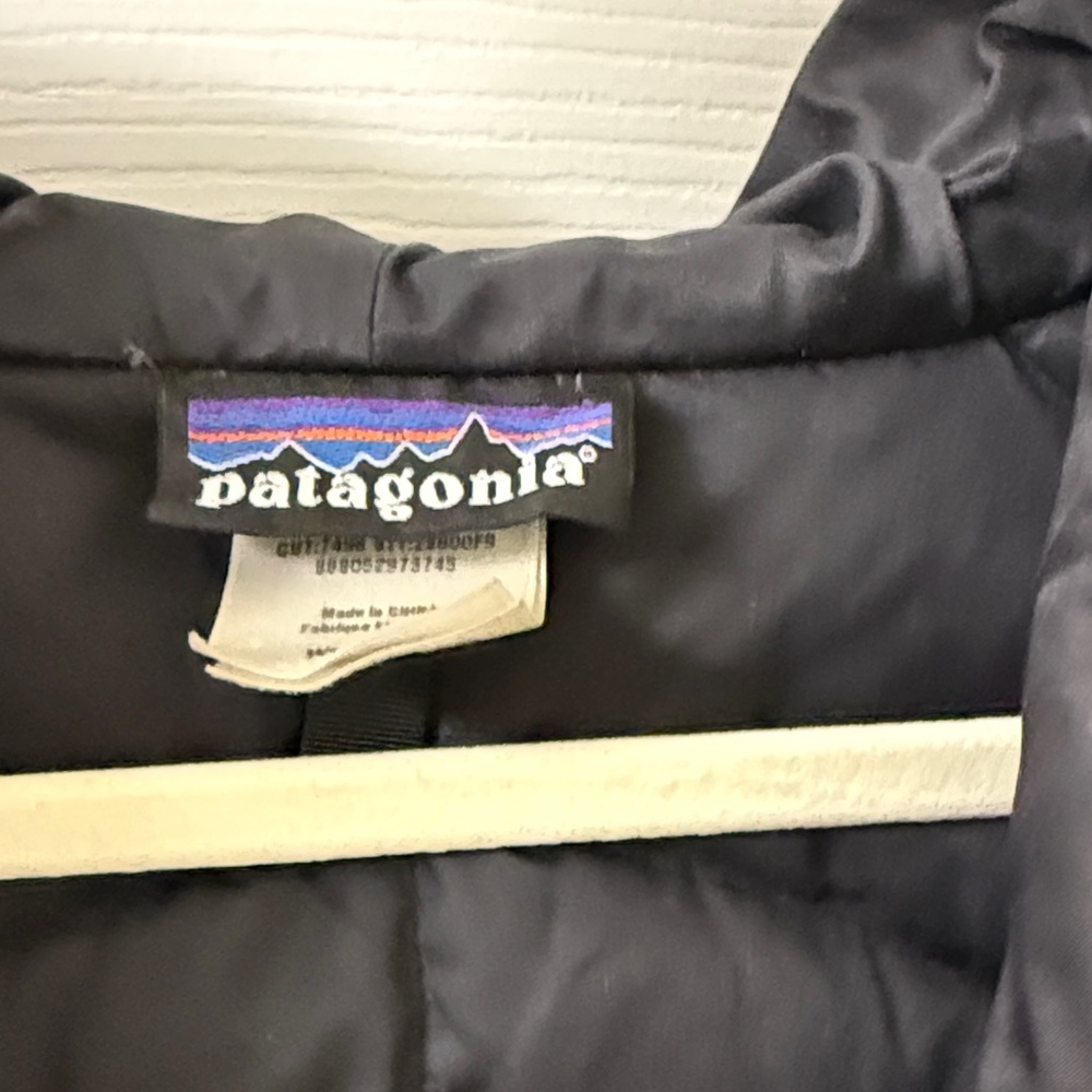 Patagonia Women's Black Puffer Jacket - Picture 2 of 9